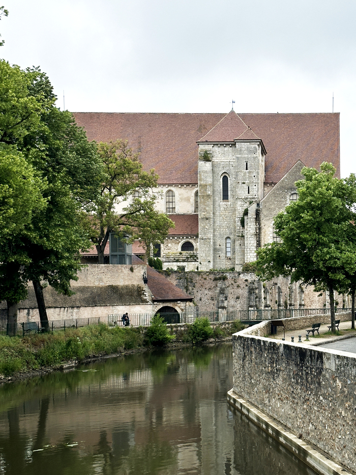 L’édifice roman et le projet de vitraux contemporains, Collégiale Saint-André, Chartres
