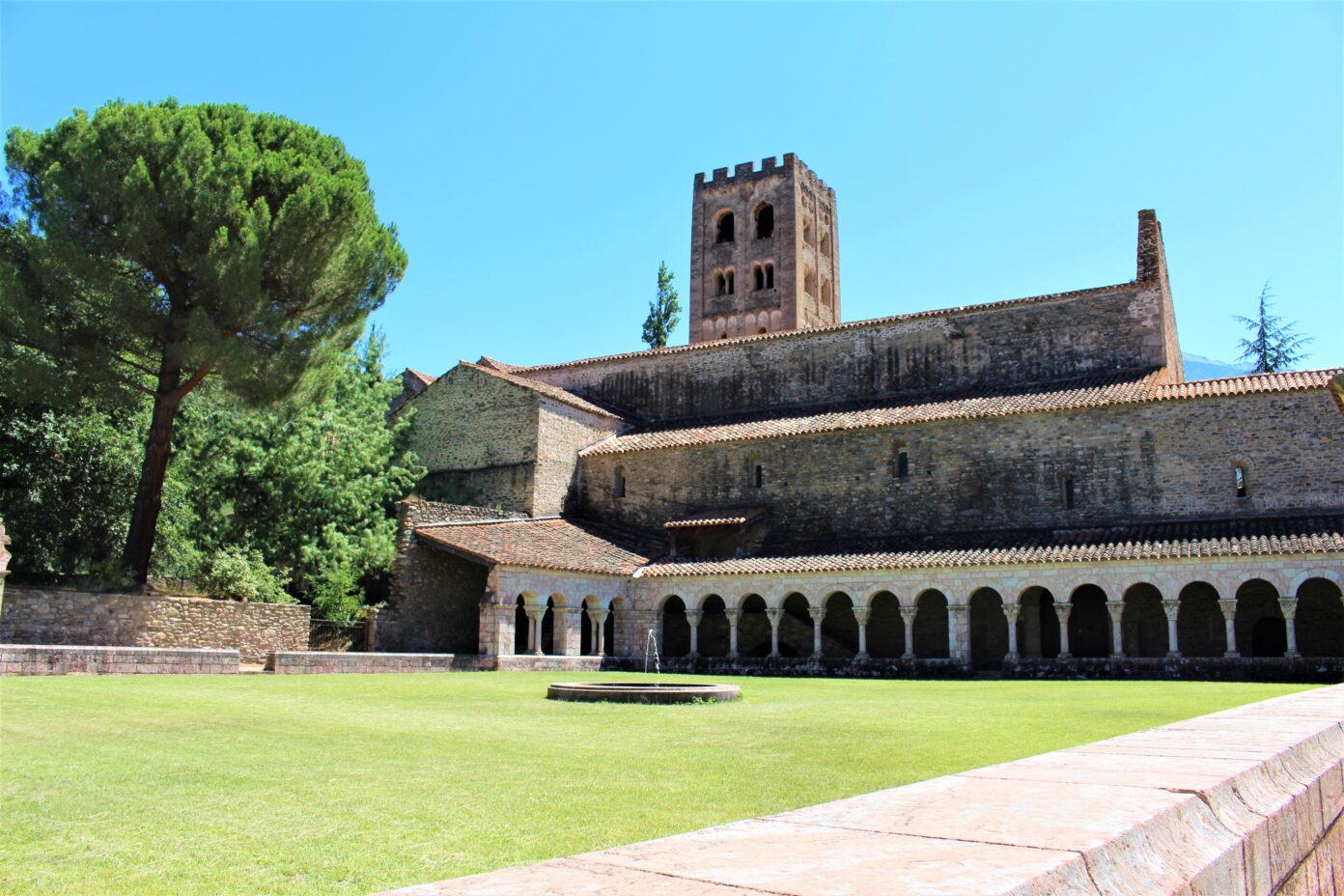 LES BALADES DU CONFLENT VISITE DE L’ABBAYE DE SAINT-MICHEL-DE-CUXA Codalet