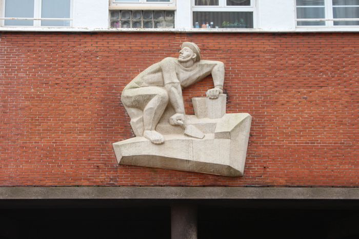 Les sculptures de la Reconstruction, Caserne des pompiers de Dunkerque, Dunkerque