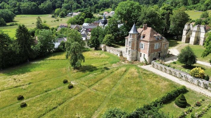 Les vestiges médiévaux du « chastel » de Béhéricourt, Château de Béhéricourt, Béhéricourt