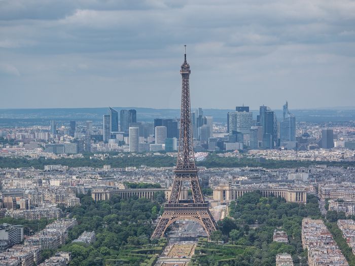 Levez les yeux à la tour Eiffel, Tour Eiffel, Paris