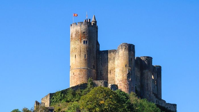 L’évolution architecturale des châteaux forts, Médiathèque d’Arpajon sur cère, Arpajon-sur-Cère