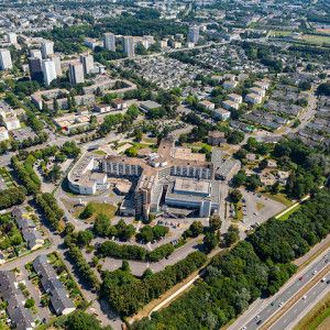 L&rsquo;hôpital sud : histoire et vie d&rsquo;un hôpital industriel de type Fontenoy (1970–1980), par Capucine Lemaître, Archives de Rennes, Rennes