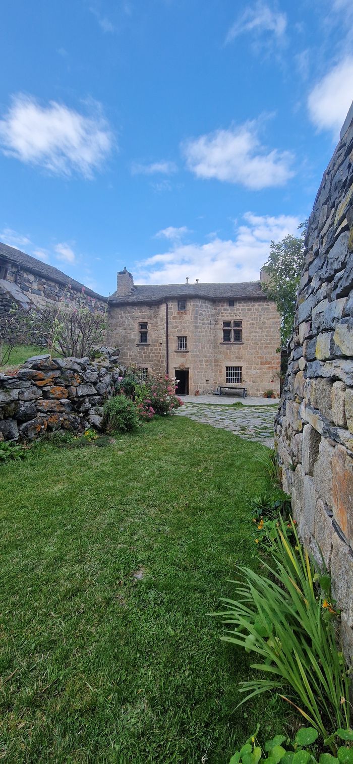 Maison forte des Changeas, Maison forte des Changeas, Saint-Jeures