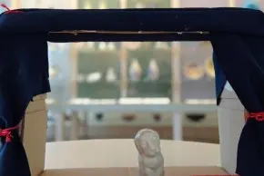 Mes premiers pas au musée Le spectacle d’ombres chinoises du chien Porcelaine Limoges
