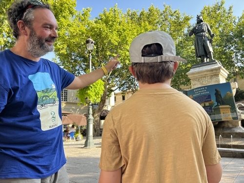 Mission Aigues-Mortes : l’enquête en famille, Place Saint-Louis, Aigues-Mortes