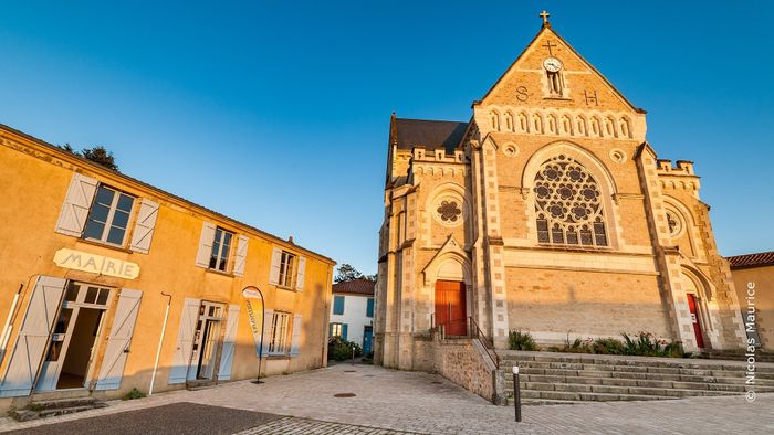 Ouverture de Vendée Vitrail – Centre d’interprétation de l’art du vitrail, Vendée Vitrail, Saint-Hilaire-de-Mortagne