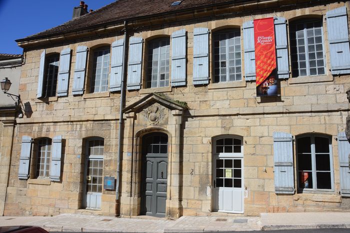 Ouverture des Prisons Royales, Prisons royales, Saint-Amour