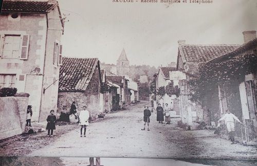 Patrimoine et photographie : flânerie dans le bourg de Saulgé, Maison des expositions, Saulgé
