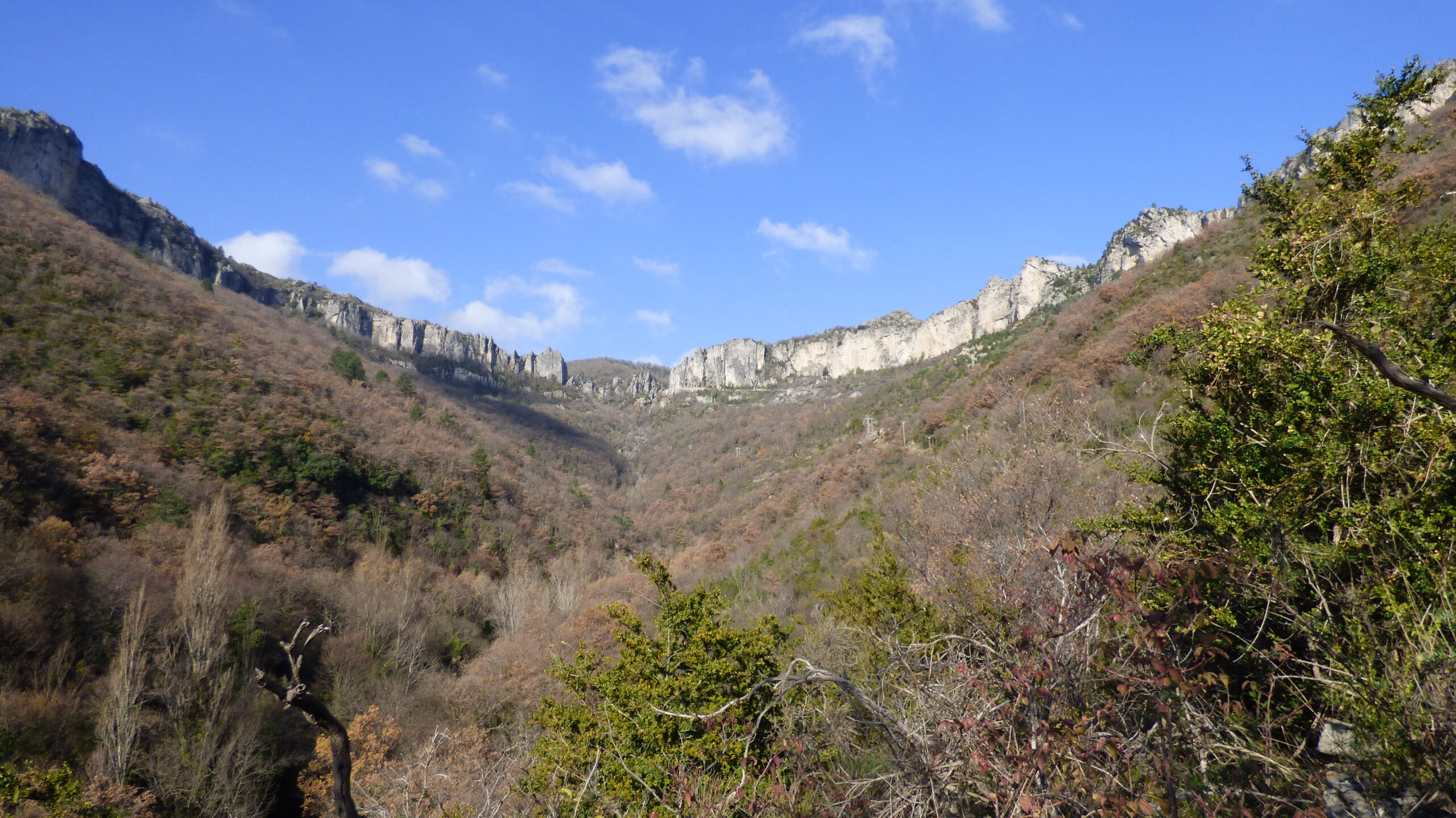 PEGAIROLLES DE L'ESCALETTE LES TERRASSES DU LARZAC Au départ du village. Pégairolles-de-l'Escalette 2026-10-06