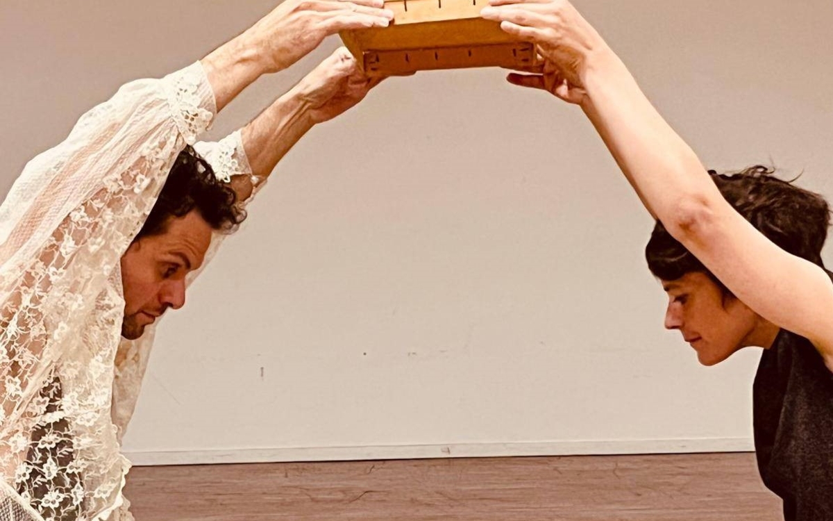 Performance dansée et contée : À un fil Bibliothèque Amélie Paris