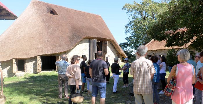 Présentation du chantier et ateliers autour de l’ensemble rural de la grange ovalaire, La Rivière, Saint-Éloy-les-Tuileries