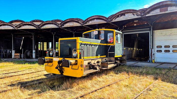 Présentation du locotracteur X2483, Rotonde ferroviaire de Laroche Migennes, Migennes