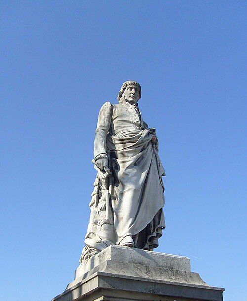Présentation et analyse de la statue de Ladoucette à Gap, parvis Desmichel Gap, Gap
