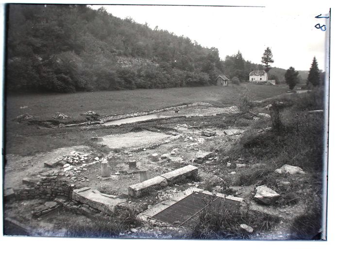 Présentation temporaire : photographies des Sources de la Seine, Musée archéologique, Dijon