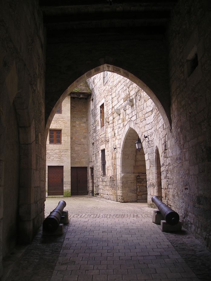 Projection de documentaires dans la cour du Palais de la Raymondie, Palais de la Raymondie, Martel