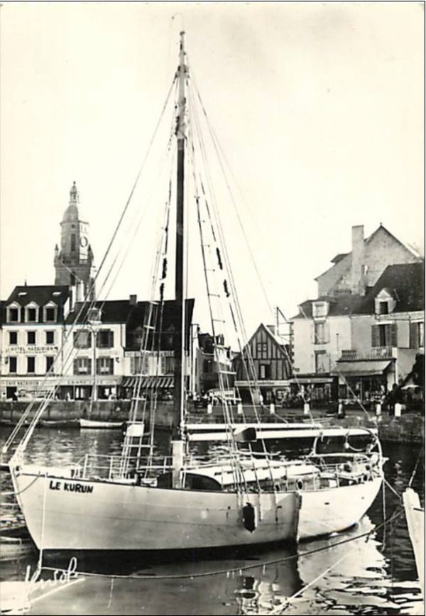 Promenade « Dans les pas de Jacques-Yves Le Toumelin », Place Boston, Le Croisic