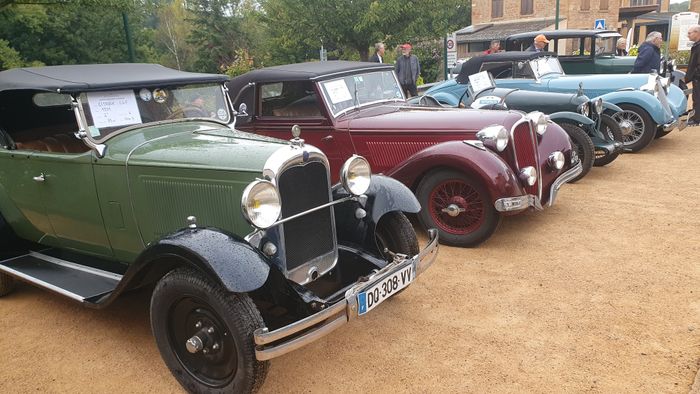 Rassemblement d’automobiles d’avant 1960, Esplanade de la Mairie, Alix