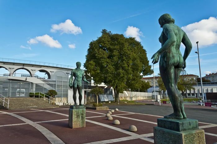 Renaissance de l’espace sportif Lescure, place Johnston, Bordeaux