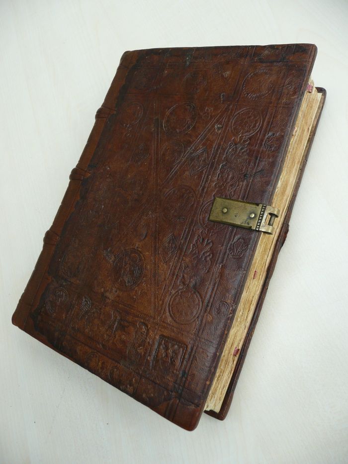 Restauration de livres anciens, Médiathèque intercommunale Gérard-Billy, Lagny-sur-Marne