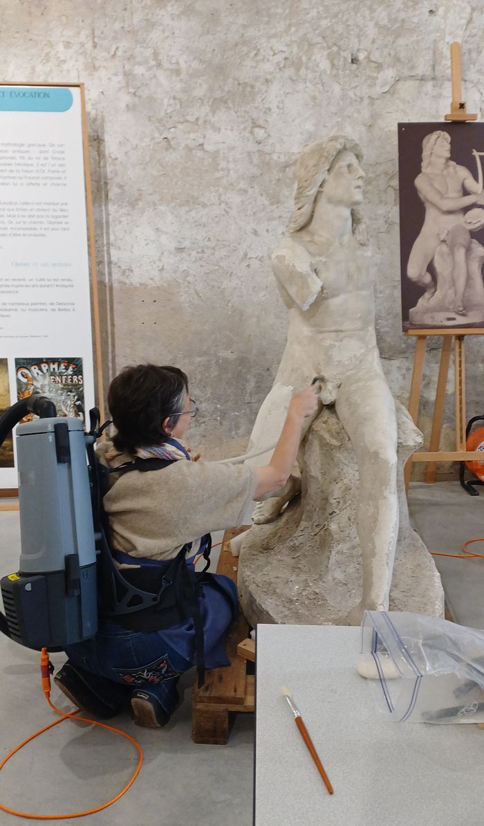 Restauration en public d’Orphée : rencontre avec la restauratrice Marie Gouret, Musée Jules Desbois, Noyant-Villages