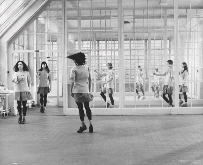 Rosas danst Rosas d’ Anne Teresa De Keersmaeker : installation vidéo multi-écrans, Chaillot – Théâtre national de la Danse, Paris