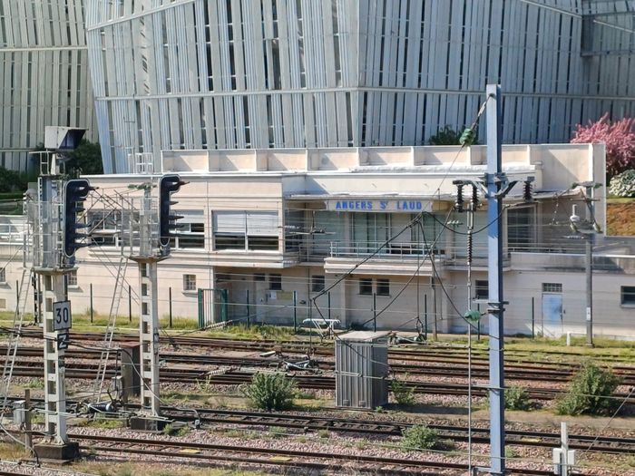 SNCF RÉSEAU : Découvrez le poste d’aiguillage d’Angers, Poste d’Aiguillage Angers, Angers