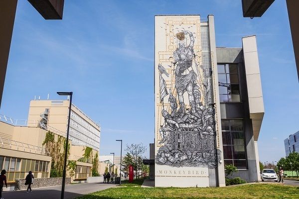 « Sous le street art, le Louvre » – Fresques de 2018, Université Paris Nanterre, Nanterre