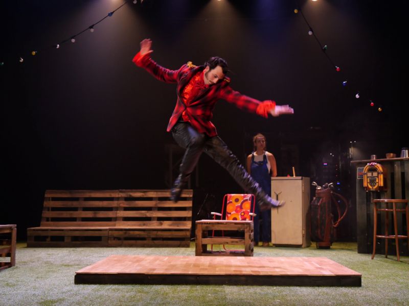 Spectacle à l&rsquo;Archipel Le Jeu de l&rsquo;amour et du hasard / Collectif l&rsquo;Emeute Place Maréchal Foch Granville