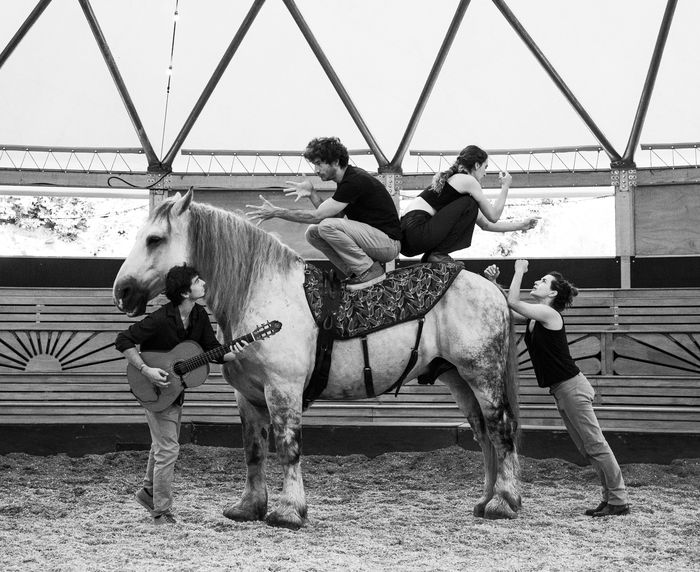 Spectacle équestre UUKA Cie plume de cheval, Château de Saint-Agil, Couëtron-au-Perche