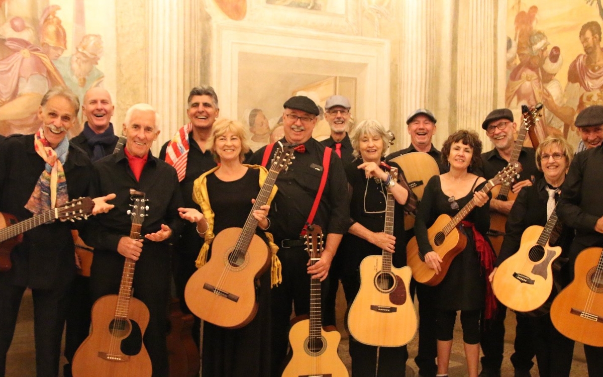 « Sunshine Coast Guitar Orchestra » 20 Guitaristes folks venus d’Australie église St Philippe du Roule Paris