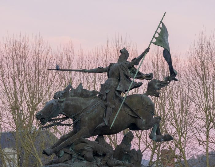 SUR LES PAS DE JEANNE D’ARC, Place Jeanne d’Arc, Chinon