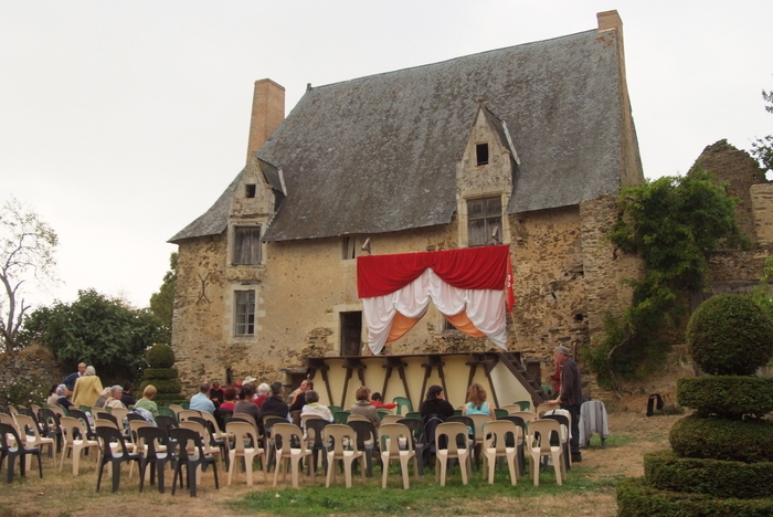 Théâtre en plein air, Miré, Miré