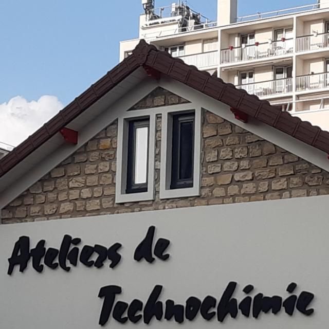 Théâtre: Et la démocratie bordel, d’Oscar Castro, Ateliers de technochimie, Ivry-sur-Seine