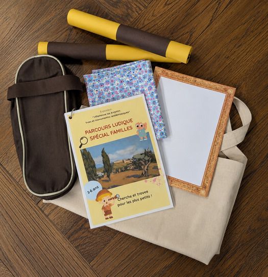 Un sac de jeux pour explorer l’exposition en s’amusant « Villeneuve-lez-Avignon. Vues et monuments emblématiques », Musée Pierre-de-Luxembourg, Villeneuve-lès-Avignon