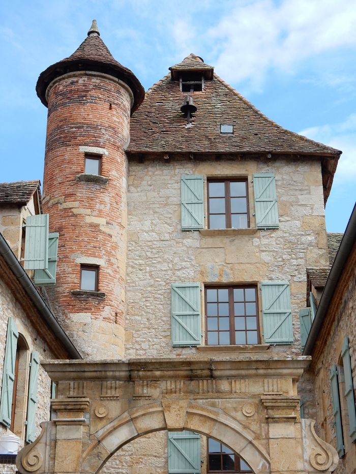 Une bastide au plan préservé – Visite guidée de Bretenoux, Place des consuls, Bretenoux