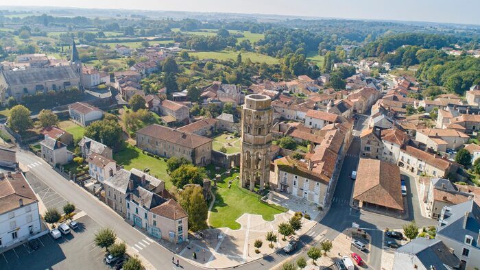 Visite commentée : Charroux, Mairie de Charroux, Charroux