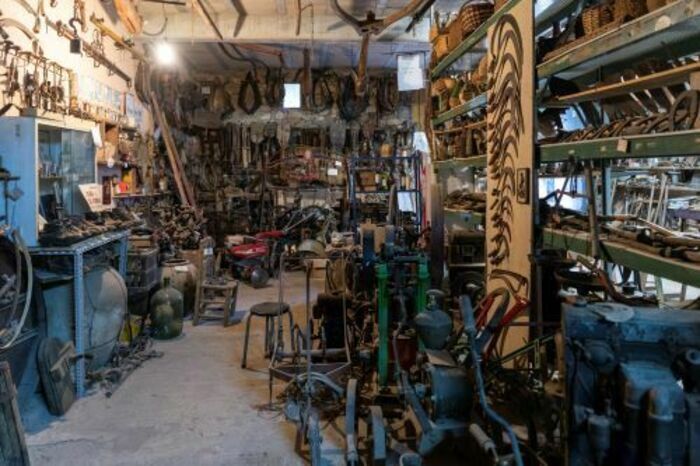 Visite commentée de la collection privée du Musée dels Vinhairons, Musée dels vinhairons, Pierrerue