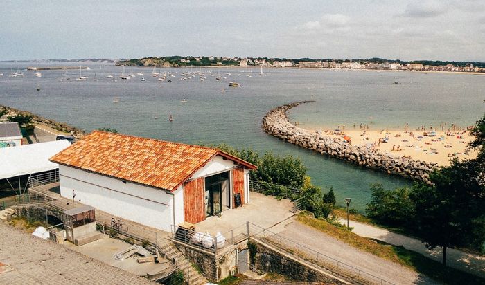 Visite commentée : découverte de la Maison des blocs – Egiategia, Maison des Blocs – Chai Egiategia, Ciboure