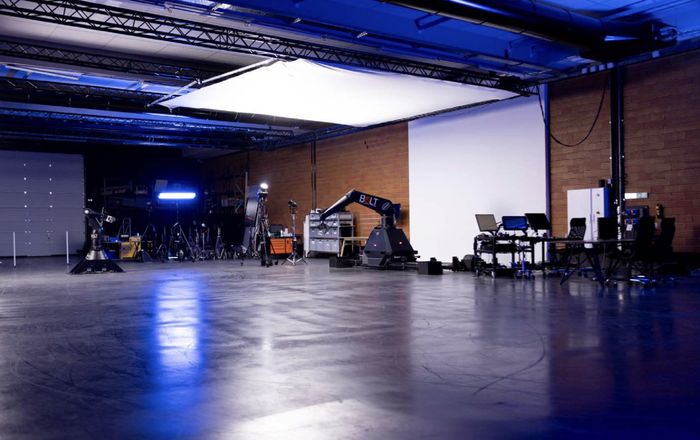 Visite commentée des studios de tournage « Piscine Club », Piscine Club, Libourne