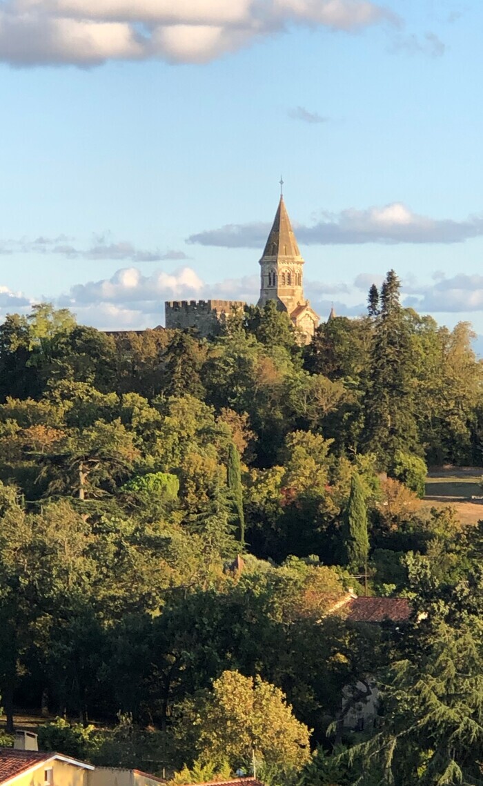 Visite commentée du château de Montaut-les-Créneaux, Le village de Montaut-les-Créneaux, Montaut-les-Créneaux
