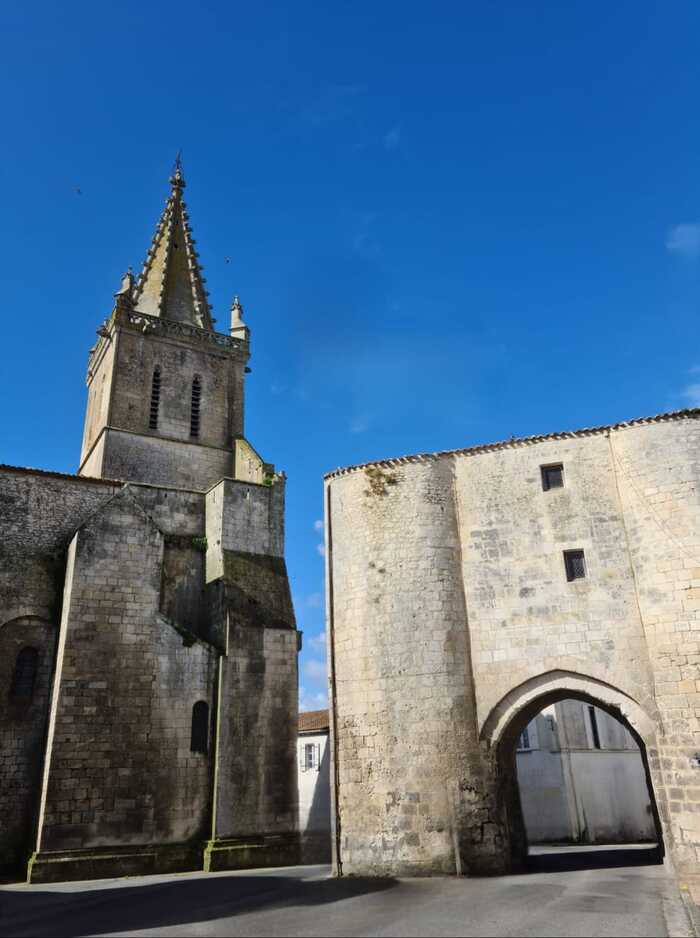 Visite commentée : patrimoine médiéval de Pont l’Abbé d’Arnoult, Mairie de Pont-l’Abbé-d’Arnoult, Pont-l’Abbé-d’Arnoult