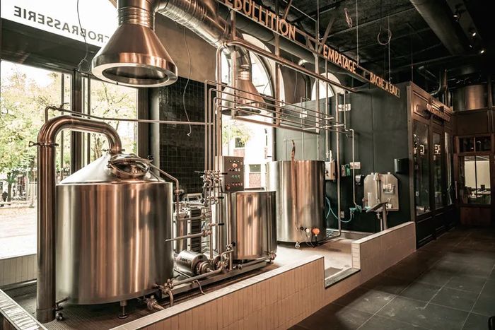 Visite de la fabrique de bière au cœur de la bourse du travail, 3 Brasseurs, Troyes