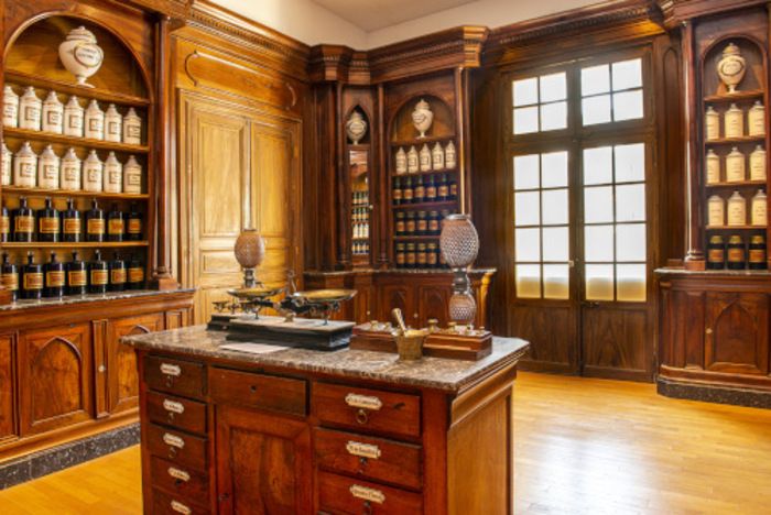 Visite de l&rsquo;apothicairerie de Lodève : ancienne pharmacie de l&rsquo;hôpital, Ancienne pharmacie de l&rsquo;hôpital, Lodève