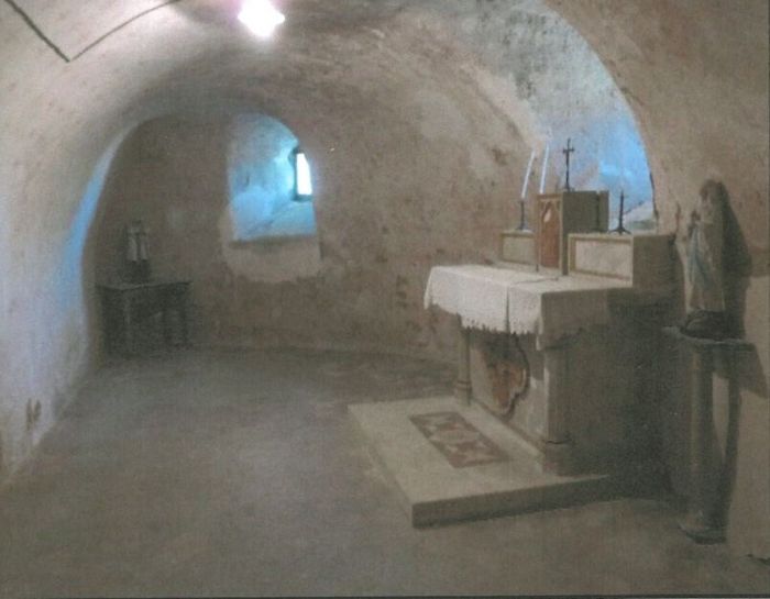 Visite de l&rsquo;église et de sa crypte carolingienne, Église de Saint-Prest, Saint-Prest