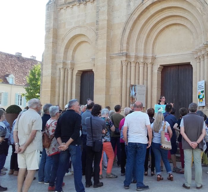 Visite de ville – Charolles, place de l’église, Charolles, Charolles