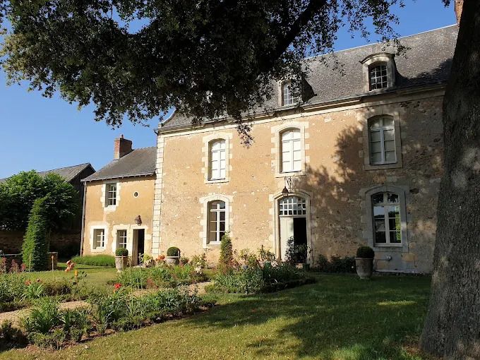 Visite des cours et de jardins des hôtels particuliers, commune de Baugé, Baugé