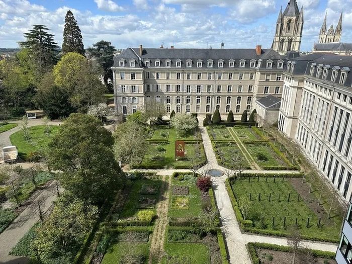 Visite des jardins de l’Hôtel du Département, Hôtel du Département et Préfecture, Angers
