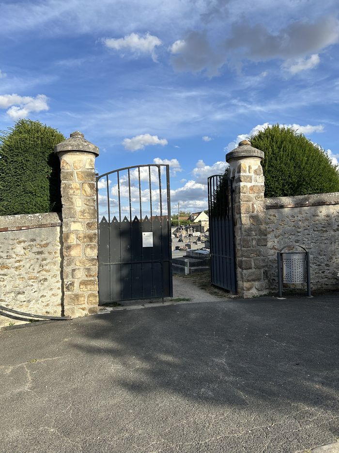 Visite des tombes remarquables du cimetière de Guignes, Cimetière de Guignes, Guignes