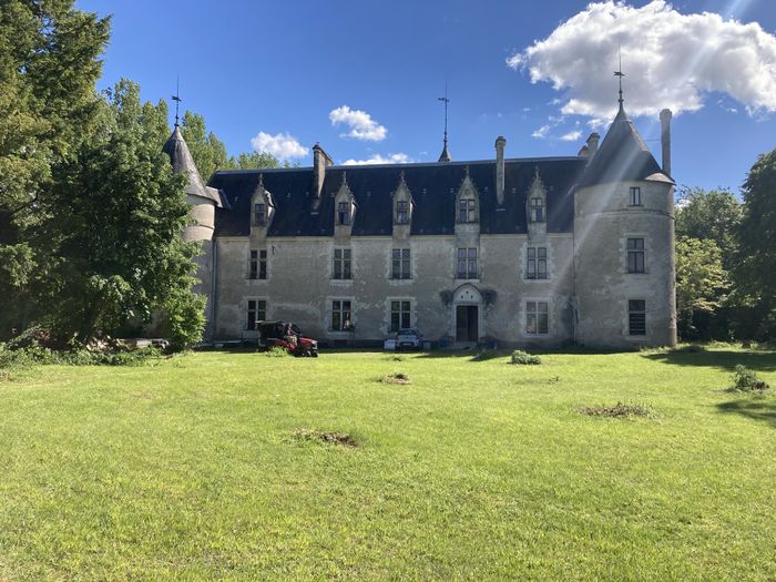 Visite du château de Chârost et de son Donjon, Chateau de Chârost, Chârost
